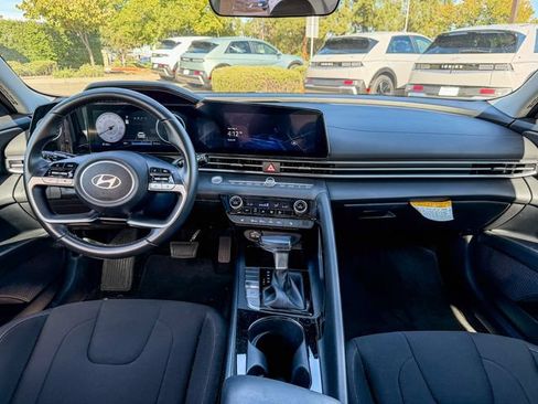 Certified 2025 Hyundai Elantra SEL FWD image 13