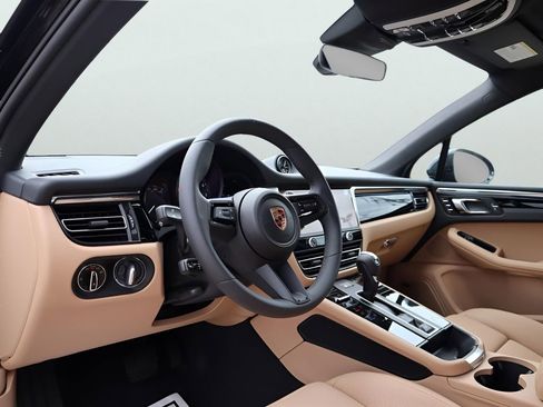 Used 2025 Porsche Macan AWD/4WD image 4