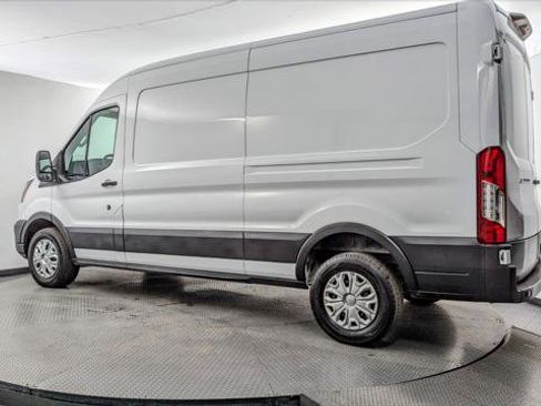 Used 2022 Ford E-Transit Medium Roof image 4