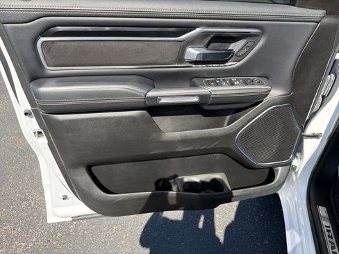 Used 2022 RAM 1500 Laramie w/ Sport Appearance Package AWD/4WD image 10