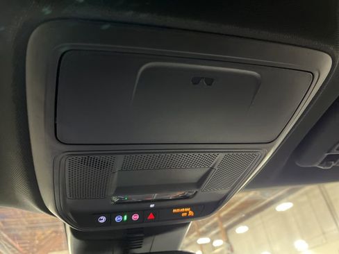 Certified 2025 Buick Enclave Preferred AWD/4WD image 17