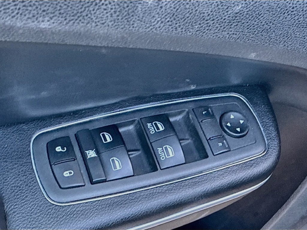 Used 2022 Chrysler 300 S RWD image 18