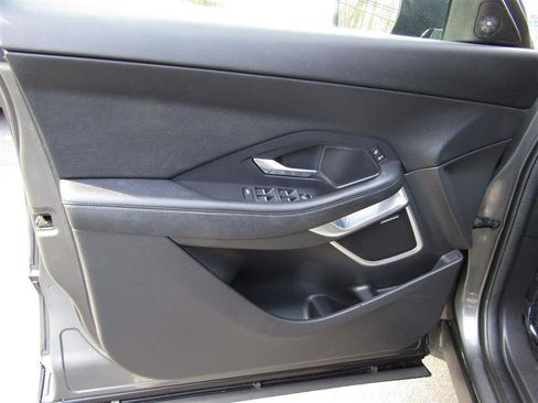 Used 2020 Jaguar E-PACE image 9