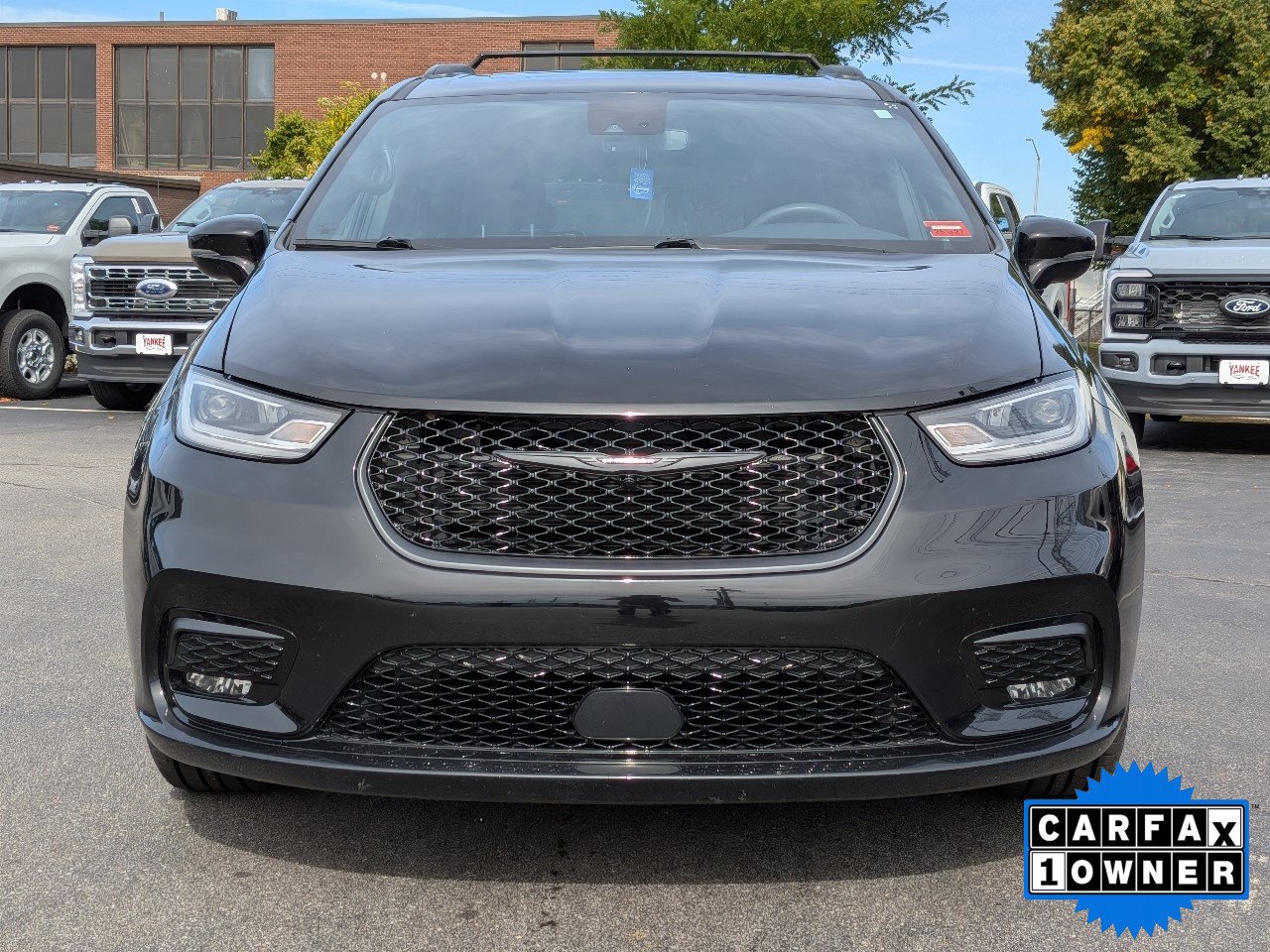 Used 2025 Chrysler Pacifica Limited FWD image 9