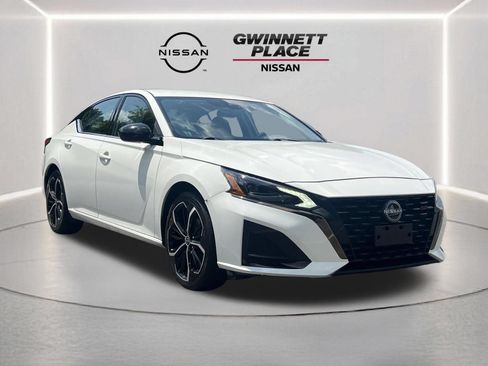 Used 2024 Nissan Altima 2.5 SR FWD image 26