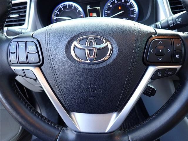 Used 2019 Toyota Highlander XLE AWD/4WD image 13