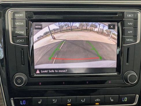 Used 2018 Volkswagen Passat 2.0T SE image 14