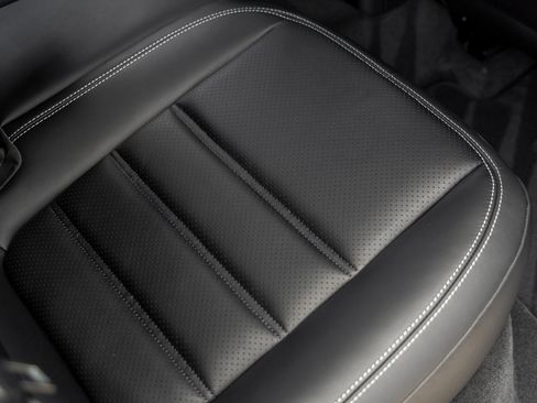 New 2026 Porsche Macan Turbo image 41