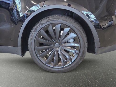Used 2023 Tesla Model Y Long Range image 29