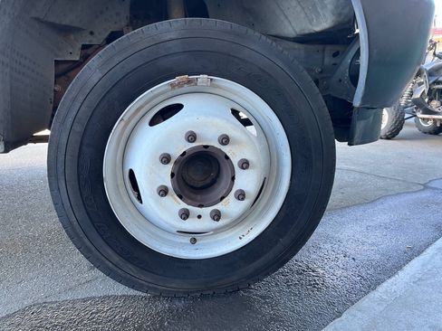 Used 2002 Ford F450 2WD Regular Cab Super Duty image 13
