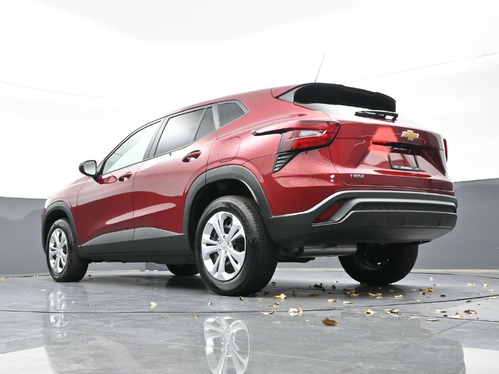 Used 2025 Chevrolet Trax LS FWD image 22