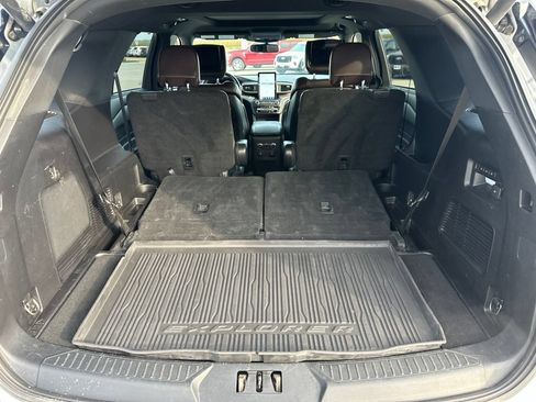 Used 2020 Ford Explorer Platinum w/ Premium Technology Package AWD/4WD image 30