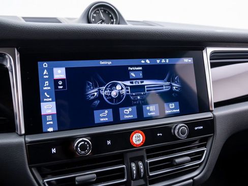 Certified 2025 Porsche Macan image 25