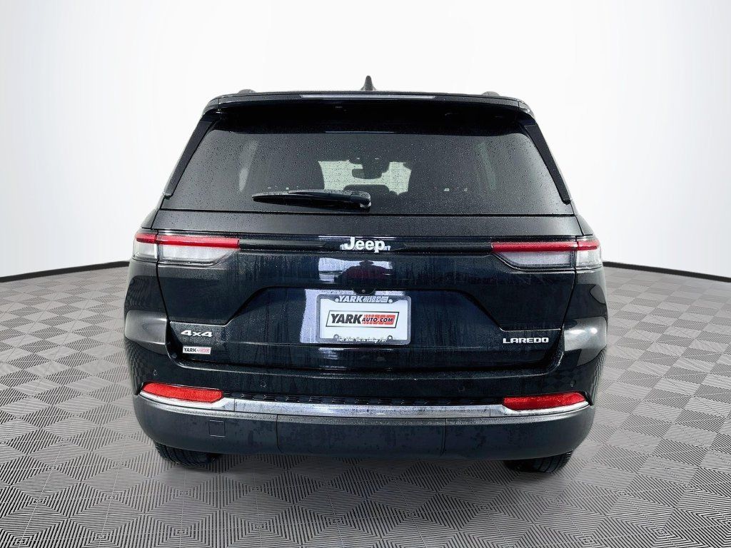 Certified 2024 Jeep Grand Cherokee Laredo X w/ Luxury Tech Group I AWD/4WD image 10