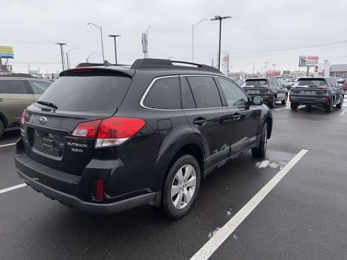 Used 2011 Subaru Outback 3.6R Limited image 3