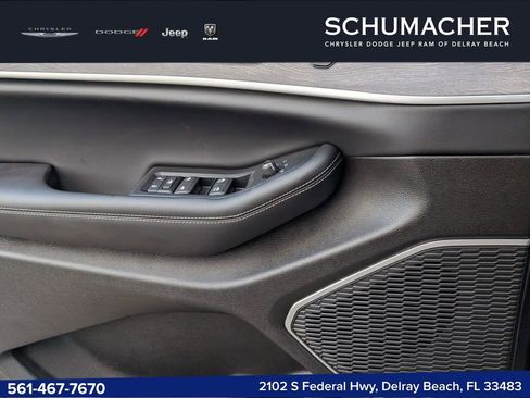 New 2026 Jeep Grand Cherokee Limited w/ Luxury Tech Group II AWD/4WD image 24