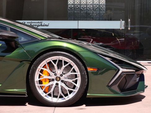 Used 2025 Lamborghini Revuelto AWD/4WD image 9