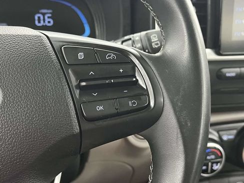Used 2025 Hyundai Venue SEL FWD image 31