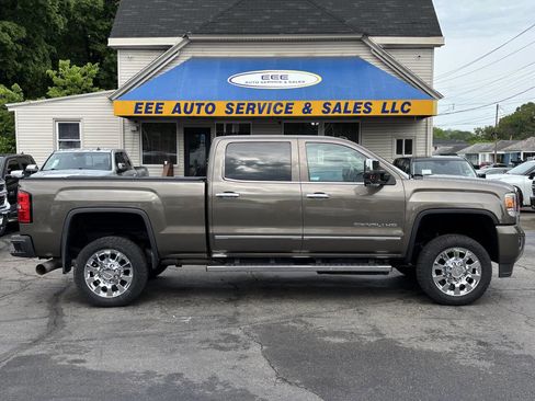 Used 2015 GMC Sierra 2500 Denali w/ Duramax Plus Package AWD/4WD image 1