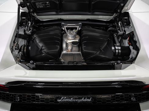 Used 2024 Lamborghini Huracan EVO AWD/4WD image 89