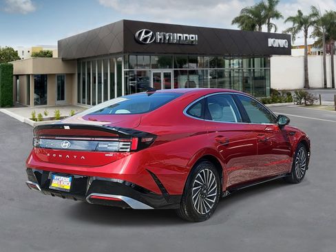 Certified 2025 Hyundai Sonata SEL image 3