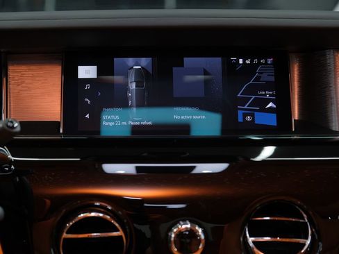 Used 2025 Rolls-Royce Phantom Sedan image 76