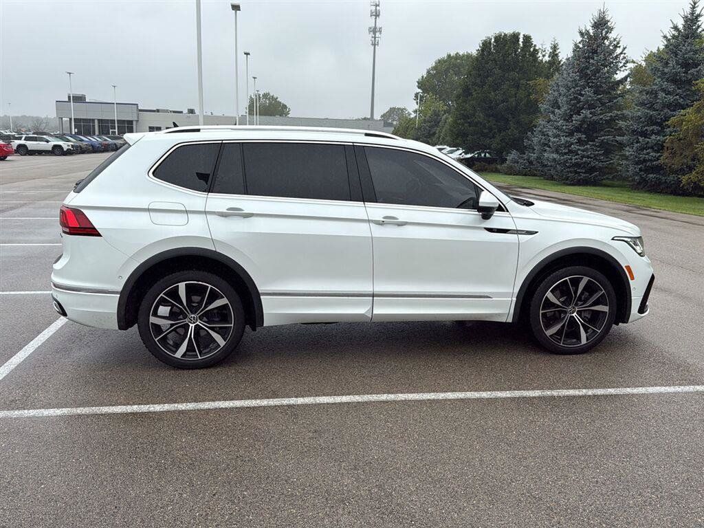 Used 2022 Volkswagen Tiguan SEL R-Line AWD/4WD image 16