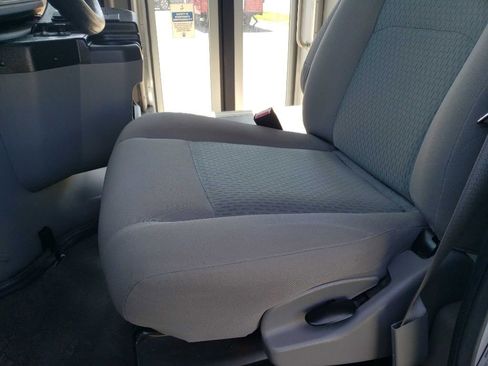 Used 2015 Ford E-350 and Econoline 350 Super Duty image 11