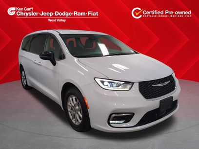 Used 2024 Chrysler Pacifica Touring-L
