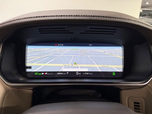 Used 2018 Land Rover Range Rover Sport HSE image 32