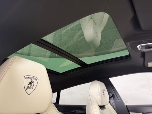 Used 2025 Lamborghini Urus SE image 27