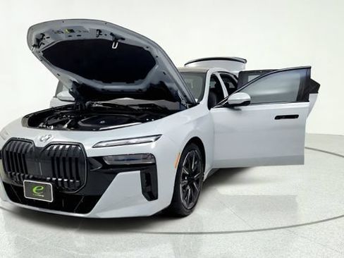 Used 2026 BMW 740i xDrive AWD/4WD image 13