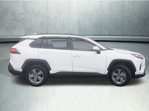 Used 2025 Toyota RAV4 XLE AWD/4WD image 11
