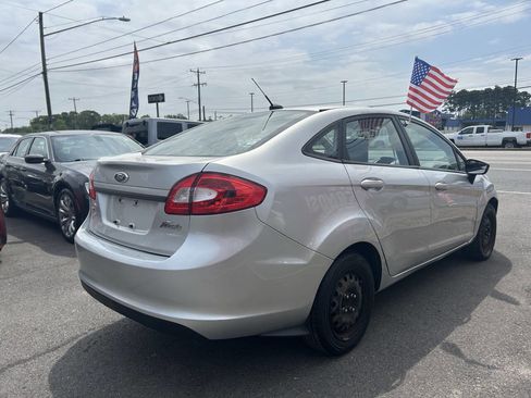 Used 2012 Ford Fiesta SE image 5