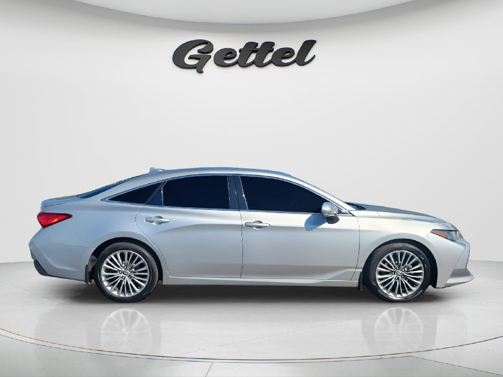 Used 2022 Toyota Avalon Limited w/ Advanced Safety Package FWD image 4