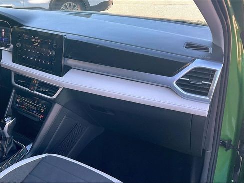 Used 2025 Volkswagen Taos SE w/ Panoramic Sunroof Package AWD/4WD image 13