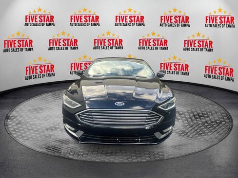 Used 2017 Ford Fusion SE w/ Fusion SE Technology Package image 2