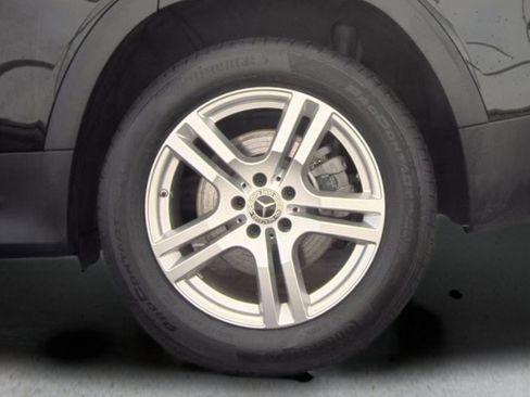 Used 2021 Mercedes-Benz GLB 250 4MATIC w/ Premium Package image 8