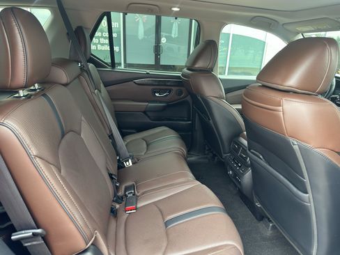 Used 2025 Honda Pilot Elite image 13