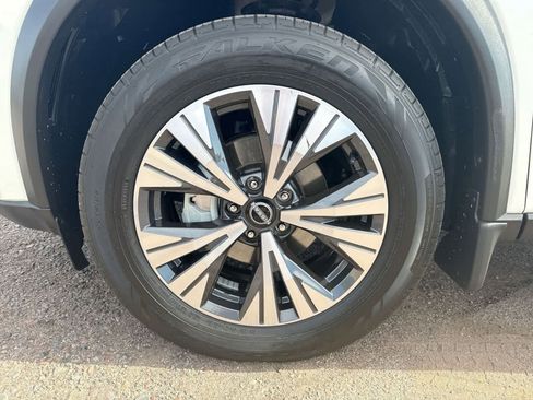 Used 2023 Nissan Rogue SV image 10