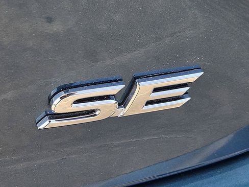 Used 2025 Toyota Camry SE FWD image 11