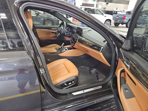 Used 2020 BMW M550i xDrive w/ Executive Package AWD/4WD image 12