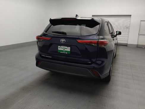 Used 2021 Toyota Highlander LE FWD image 7