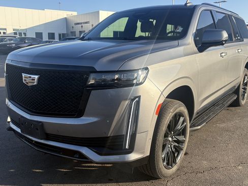 Used 2022 Cadillac Escalade ESV Sport w/ Touring Package image 5
