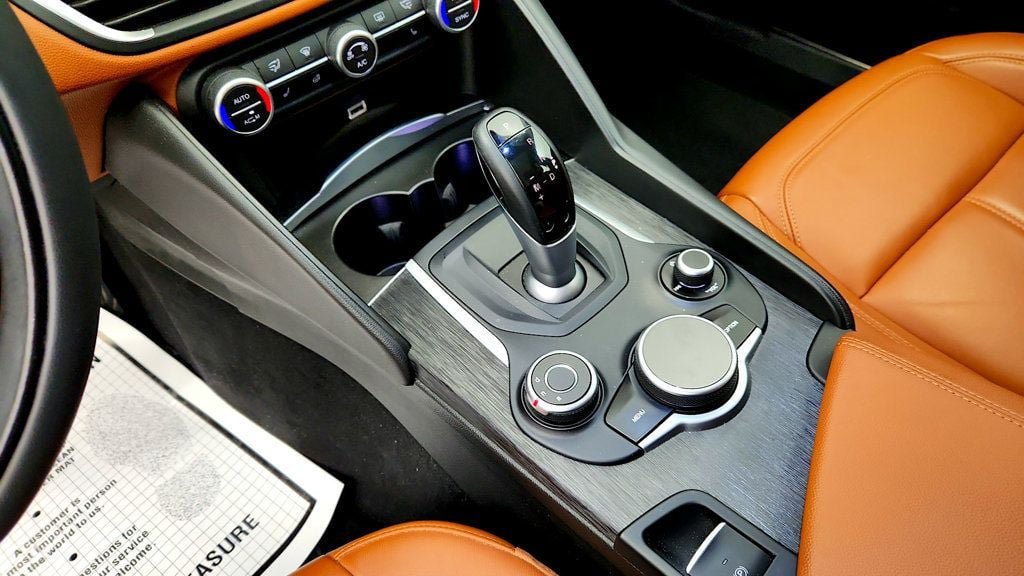 Used 2018 Alfa Romeo Giulia AWD w/ Cold Weather Package image 18