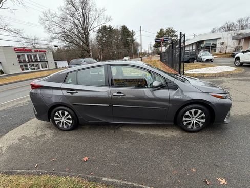 Used 2020 Toyota Prius Prime XLE image 4