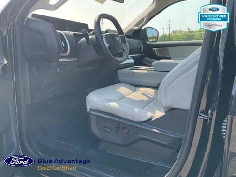 Certified 2025 Ford Expedition Max Platinum w/ Driver's Package AWD/4WD image 18