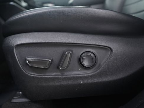 Used 2023 Toyota Highlander XLE image 25