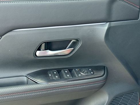 Used 2025 Nissan Kicks SR w/ SR Premium Package image 15