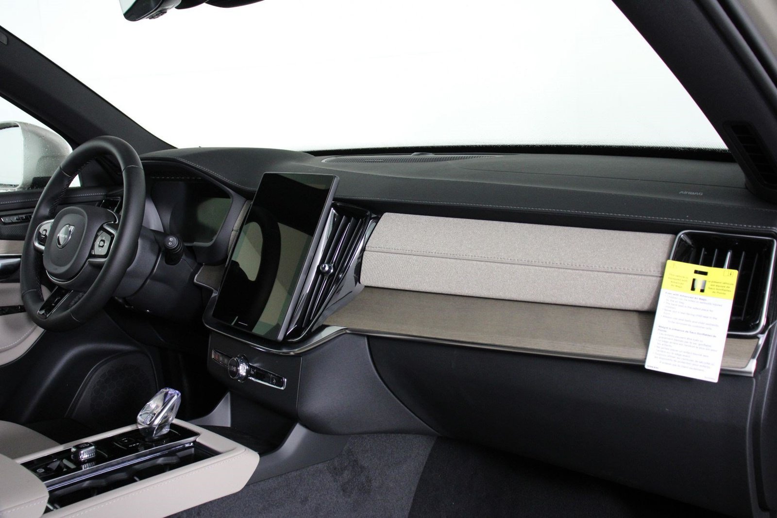 New 2026 Volvo XC90 T8 Plus w/ Protection Package Premier AWD/4WD image 9